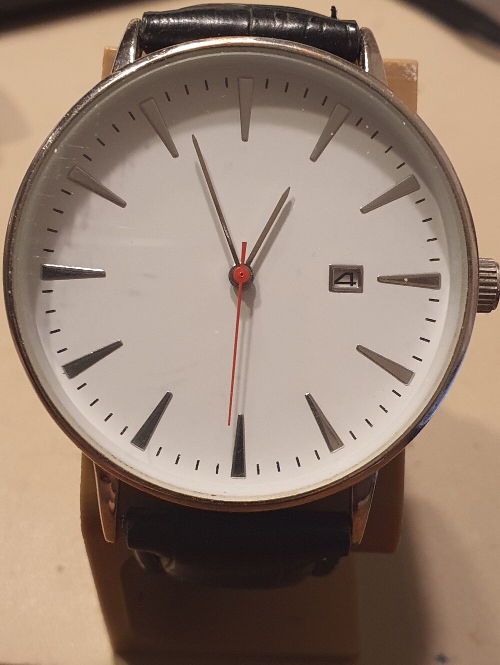 10/$20 Accutime Silver/White Leather Minimalist Men's Watch w/Date